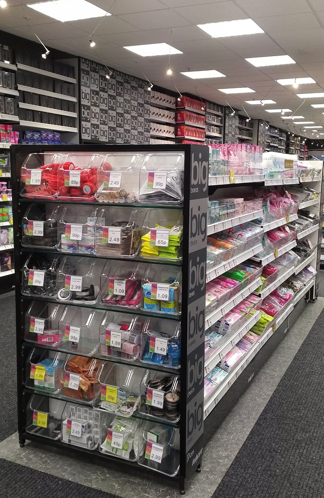 Shelf accessories for beauty retail