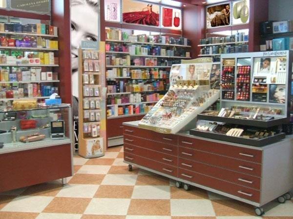 Beauty pharmacy shelving