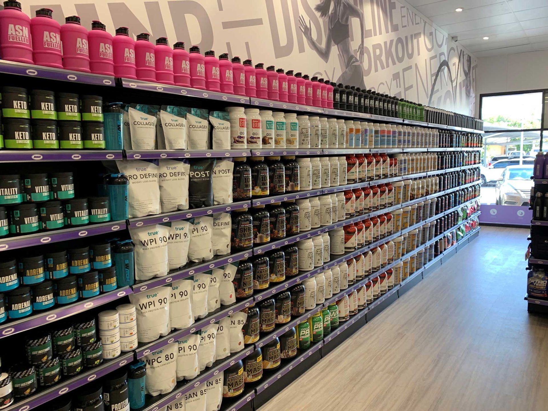 Retail wall shelving