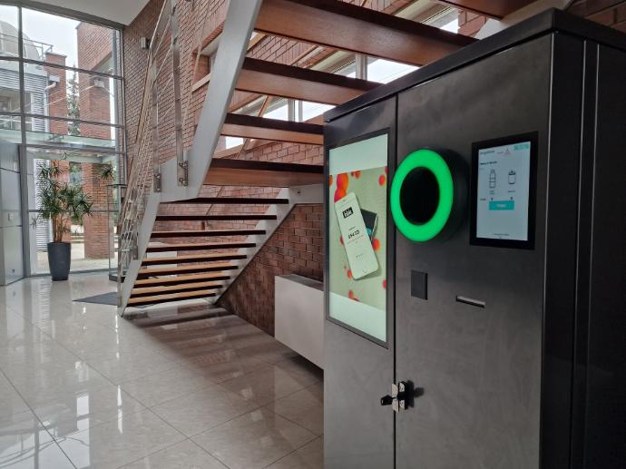 RECYCLEVER Reverse Vending Machines RECYCLEVER Reverse Vending Machines