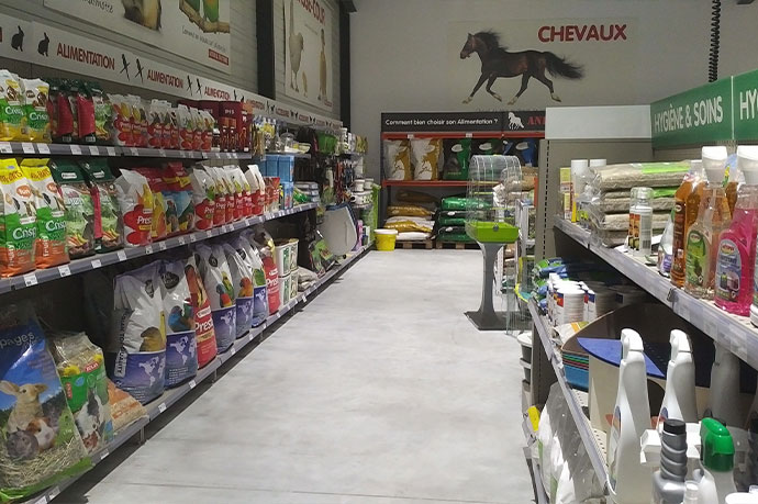 Retails Storage and Display for Pet Stores